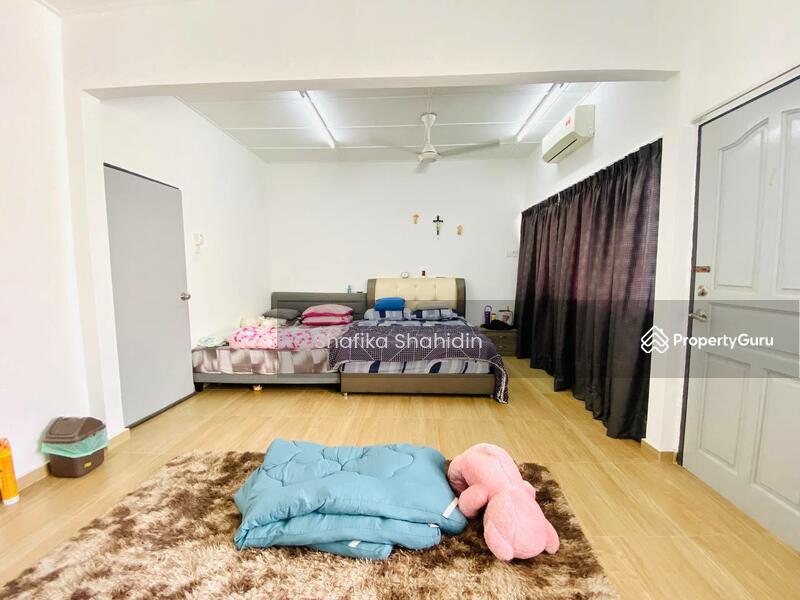 Rumah Teres untuk Dijual di Taman Selayang Utama (Selayang) - Shafika Shahidin - Master Bedroom - PropertyGuru.com.my
