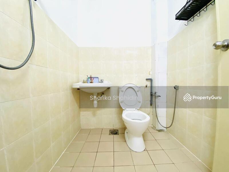 Rumah Teres untuk Dijual di Taman Selayang Utama (Selayang) - Shafika Shahidin - Bathroom - PropertyGuru.com.my