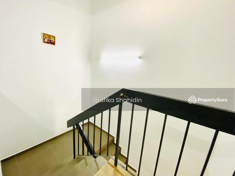 Rumah Teres untuk Dijual di Taman Selayang Utama (Selayang) - Shafika Shahidin - Stairs - PropertyGuru.com.my