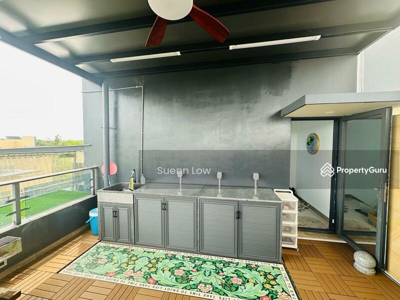 Cluster House for Sale in Forest City (Gelang Patah) - Suenn Low - Balcony - PropertyGuru.com.my
