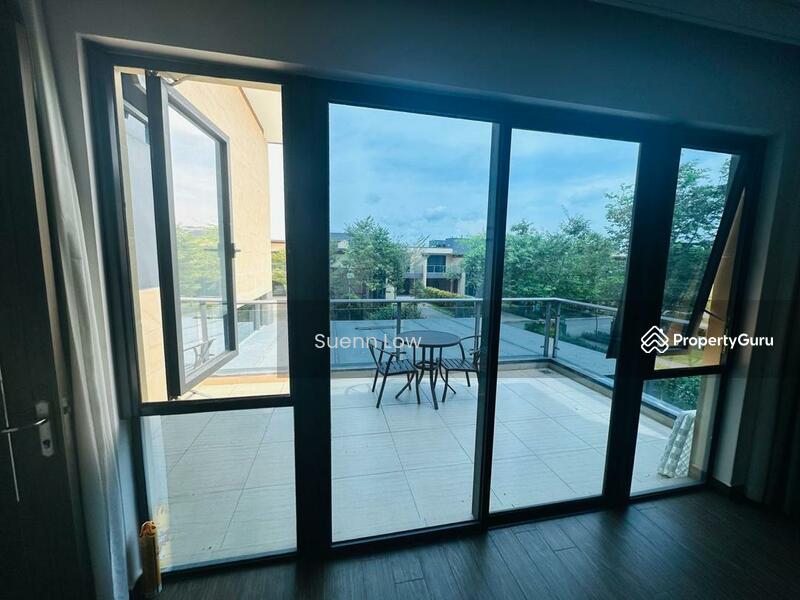 Cluster House for Sale in Forest City (Gelang Patah) - Suenn Low - Balcony - PropertyGuru.com.my