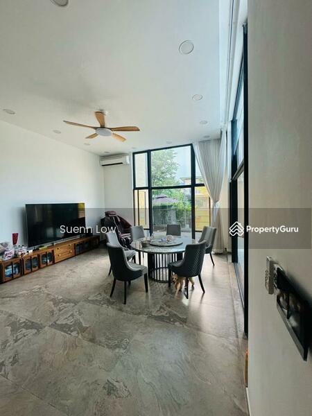 Cluster House for Sale in Forest City (Gelang Patah) - Suenn Low - Living Room - PropertyGuru.com.my