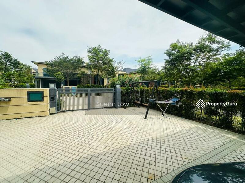 Cluster House for Sale in Forest City (Gelang Patah) - Suenn Low - Car Park - PropertyGuru.com.my