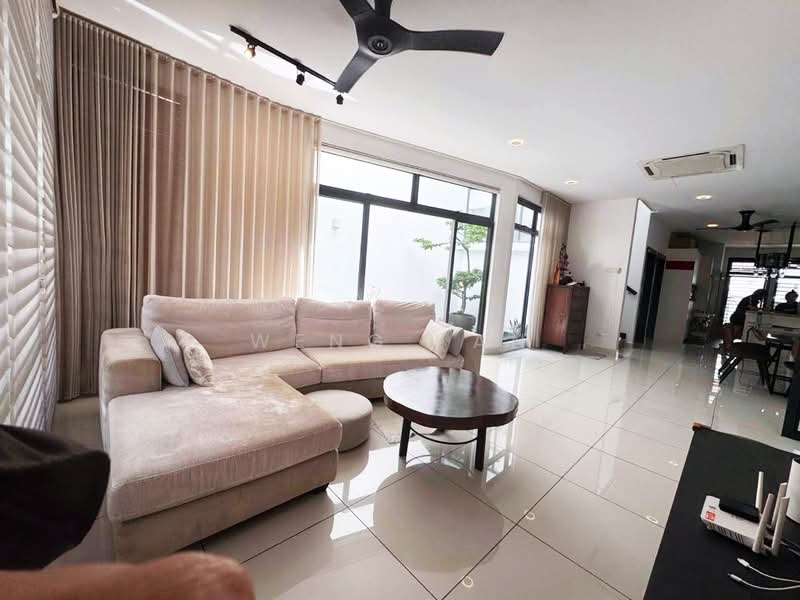 2-storey Terraced House for Sale in Laman Glenmarie (Shah Alam) - Weng Tan - Living Room - PropertyGuru.com.my