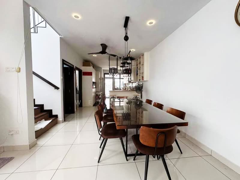 2-storey Terraced House for Sale in Laman Glenmarie (Shah Alam) - Weng Tan - Dining Room - PropertyGuru.com.my