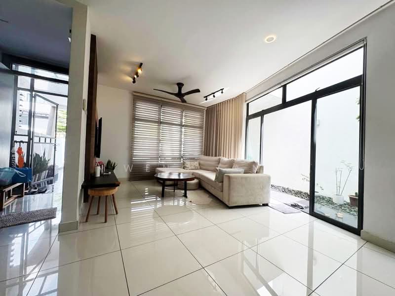 2-storey Terraced House for Sale in Laman Glenmarie (Shah Alam) - Weng Tan - Living Room - PropertyGuru.com.my