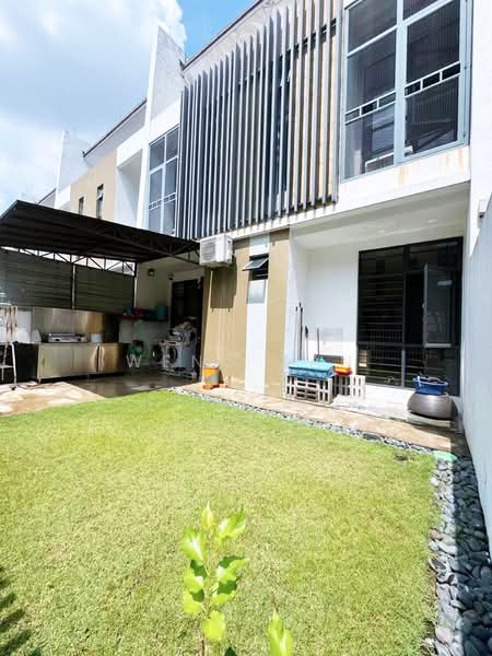 2-storey Terraced House for Sale in Laman Glenmarie (Shah Alam) - Weng Tan - Garden - PropertyGuru.com.my
