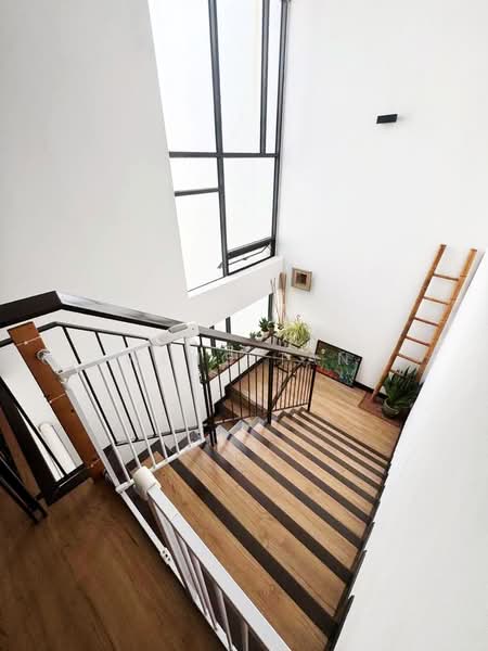 2-storey Terraced House for Sale in Laman Glenmarie (Shah Alam) - Weng Tan - Stairs - PropertyGuru.com.my