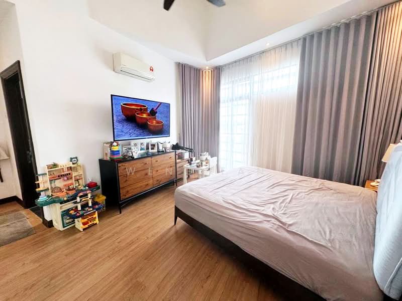 2-storey Terraced House for Sale in Laman Glenmarie (Shah Alam) - Weng Tan - Master Bedroom - PropertyGuru.com.my