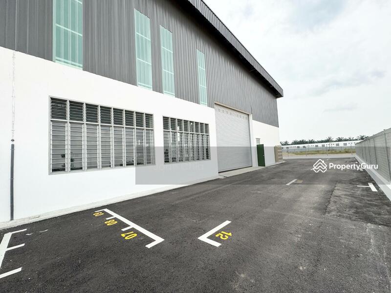 Factory for Sale in Taman Perindustrian Senai (Senai) - Joan Chia - Car Park - PropertyGuru.com.my