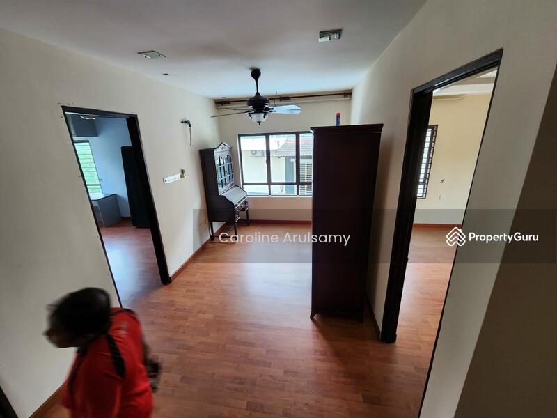 Rumah Berkembar untuk Dijual di Batu 9 (Cheras) - Caroline Arulsamy - Hallway - PropertyGuru.com.my