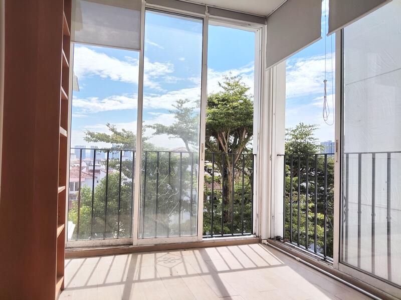 Aircond Balcony