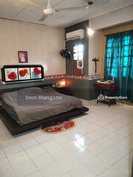 2-storey Terraced House for Sale in Taman Prima Saujana (Kajang) - Soon Sheng Law - Master Bedroom - PropertyGuru.com.my