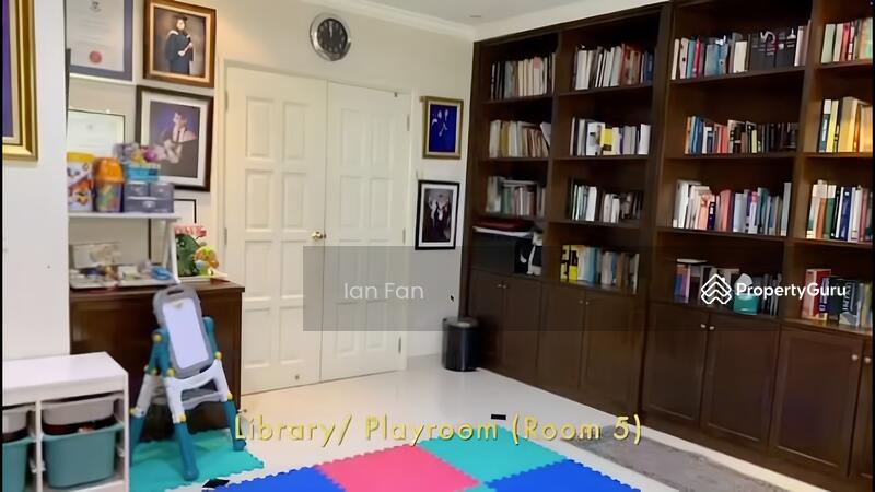 Bedroom 5 (library/playroom)