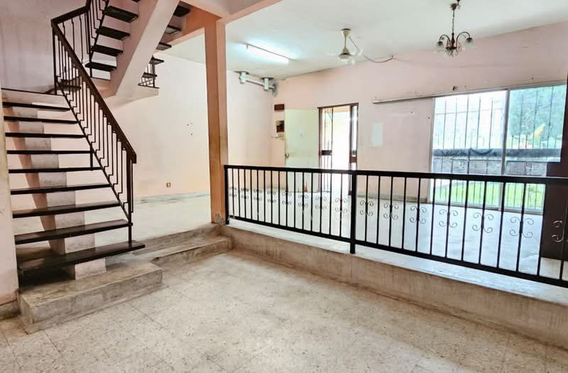 Rumah Teres 2 Tingkat untuk Dijual di SS 21, Damansara Utama (Petaling Jaya) - Bryan Wong - Stairs - PropertyGuru.com.my