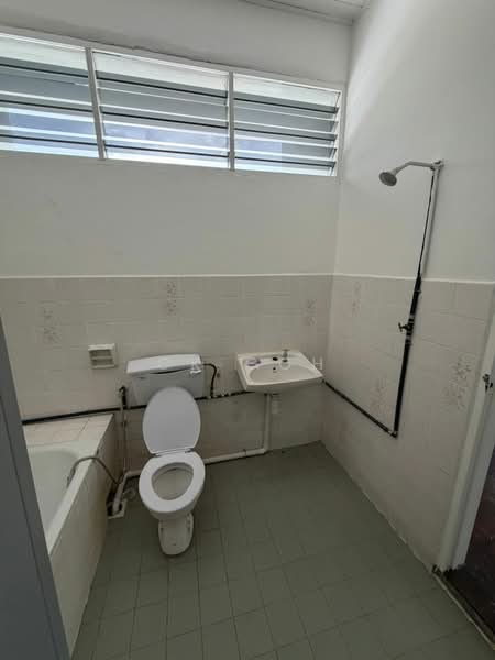 Semi-Detached House for Rent in Farlim (Ayer Itam) - CK Goh - Bathroom - PropertyGuru.com.my