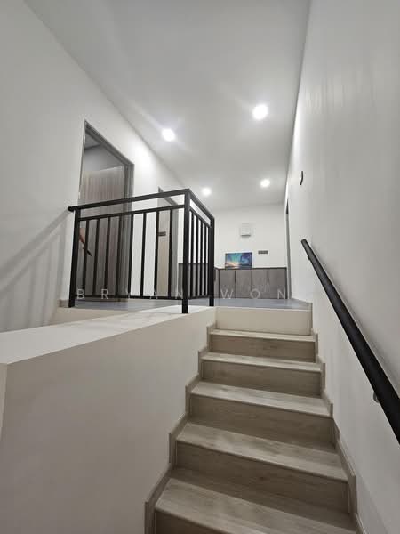 Rumah Teres 2 Tingkat untuk Dijual di Damansara Jaya (Petaling Jaya) - Bryan Wong - Stairs - PropertyGuru.com.my