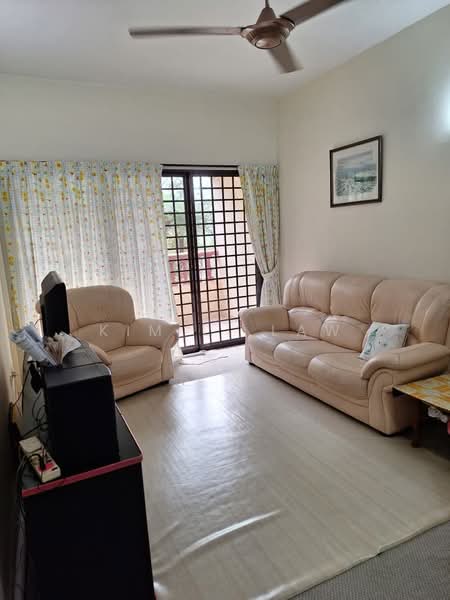 Pangsapuri untuk Dijual di Bunga Raya Apartment - Kim L. Law - Living Room - PropertyGuru.com.my