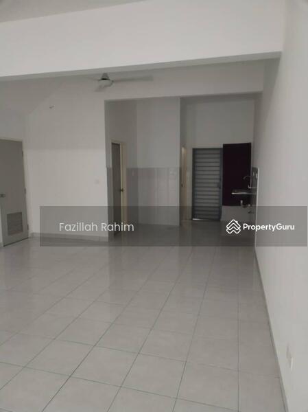 Rumah Teres 2 Tingkat untuk Dijual di Bandar Puncak Alam (Puncak Alam) - Fazillah Rahim - Living Room - PropertyGuru.com.my