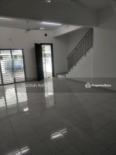 Rumah Teres 2 Tingkat untuk Dijual di Bandar Puncak Alam (Puncak Alam) - Fazillah Rahim - Living Room - PropertyGuru.com.my