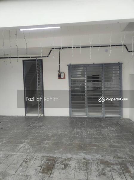 Rumah Teres 2 Tingkat untuk Dijual di Bandar Puncak Alam (Puncak Alam) - Fazillah Rahim - Entrance - PropertyGuru.com.my