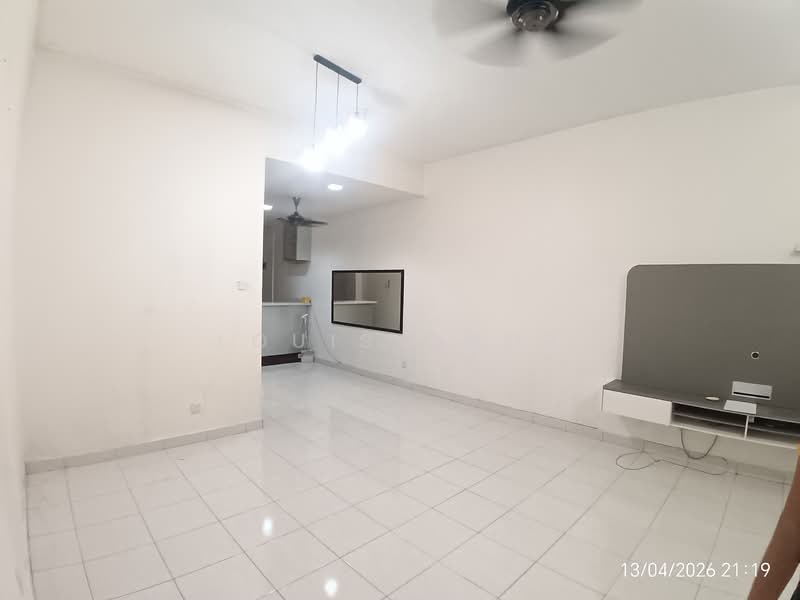 Rumah Teres 2.5 Tingkat untuk Disewa di Seksyen 25 (Shah Alam) - Louis Chor - Living Room - PropertyGuru.com.my