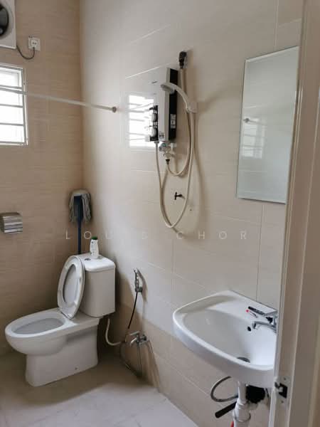 Rumah Teres 2.5-Tingkat untuk Disewa di Seksyen 25 (Shah Alam) - Louis Chor - Bathroom - PropertyGuru.com.my