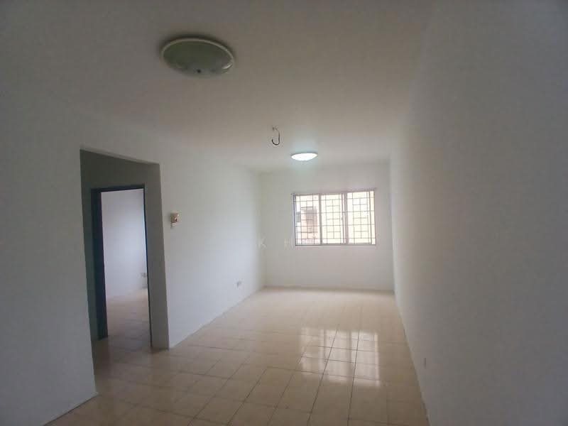 Pangsapuri untuk Dijual di Kinrara Putri - KH Khoo - Living Room - PropertyGuru.com.my
