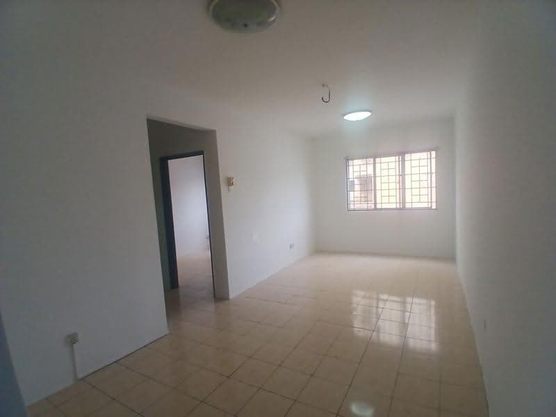 Pangsapuri untuk Dijual di Kinrara Putri - KH Khoo - Living Room - PropertyGuru.com.my