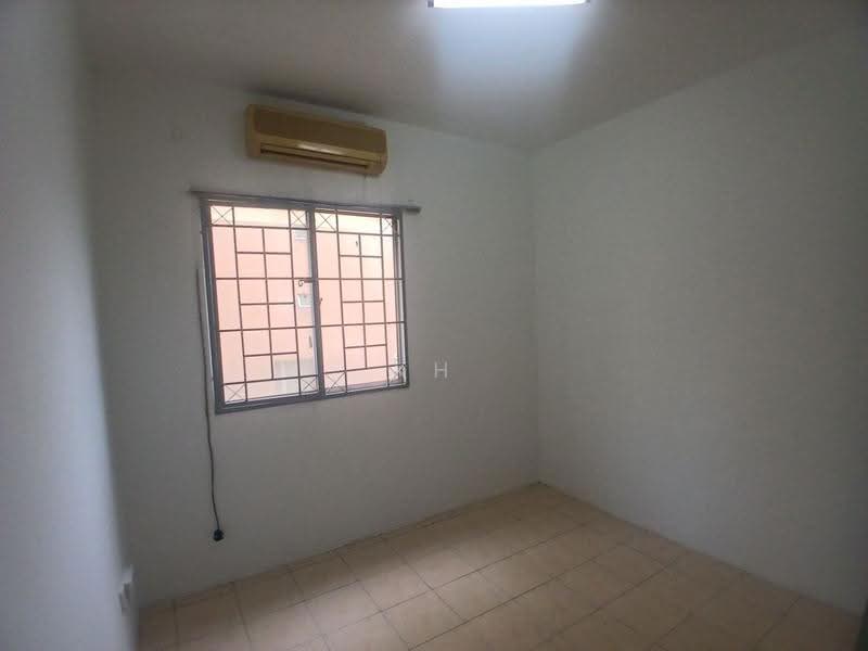 Pangsapuri untuk Dijual di Kinrara Putri - KH Khoo - Bedroom - PropertyGuru.com.my