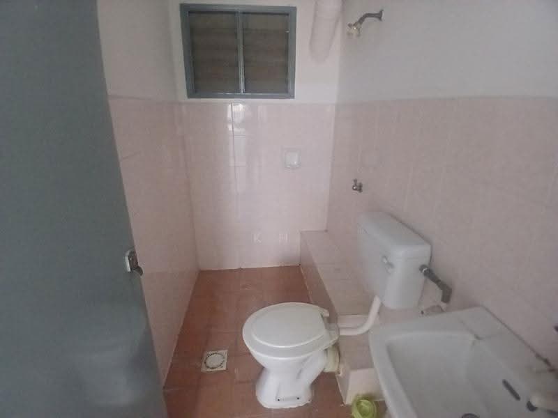 Pangsapuri untuk Dijual di Kinrara Putri - KH Khoo - Bathroom - PropertyGuru.com.my