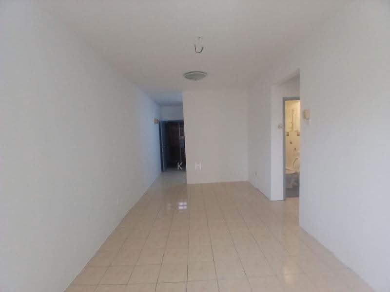 Pangsapuri untuk Dijual di Kinrara Putri - KH Khoo - Living Room - PropertyGuru.com.my