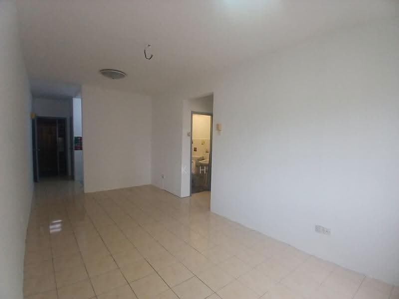 Pangsapuri untuk Dijual di Kinrara Putri - KH Khoo - Living Room - PropertyGuru.com.my