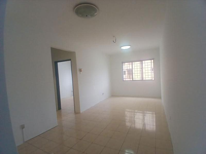 Pangsapuri untuk Dijual di Kinrara Putri - KH Khoo - Living Room - PropertyGuru.com.my