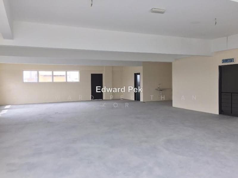 Semi-D Factory for Sale in Taman Perindustrian Subang (Subang Jaya) - Edward Pek Thian Kor - Car Park - PropertyGuru.com.my
