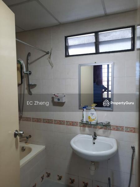 Condominium for Sale at Putra Place Condominium - EC Zheng - Bathroom - PropertyGuru.com.my