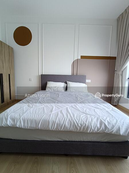 Queen Bedroom