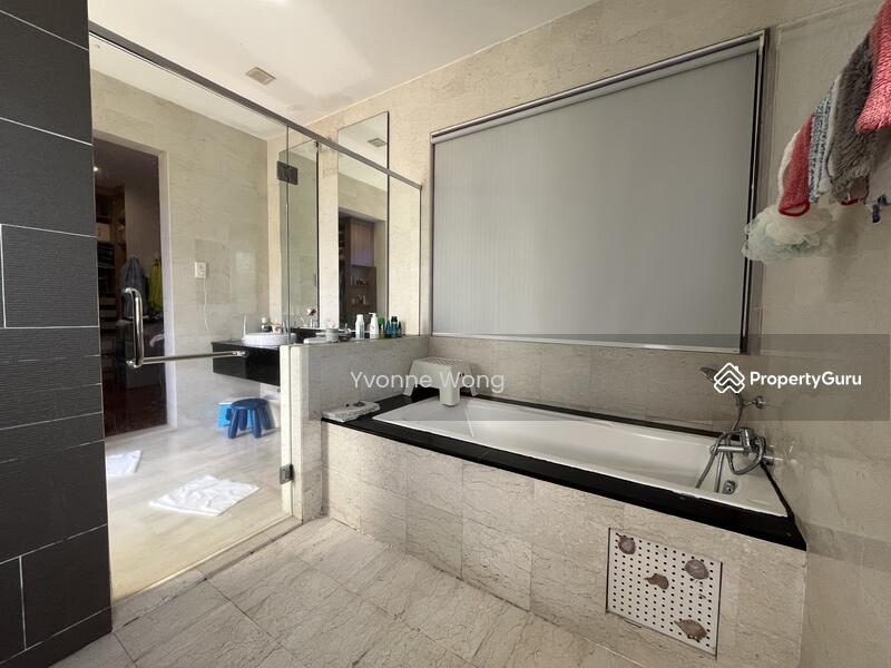 Master Bedroom bathroom
