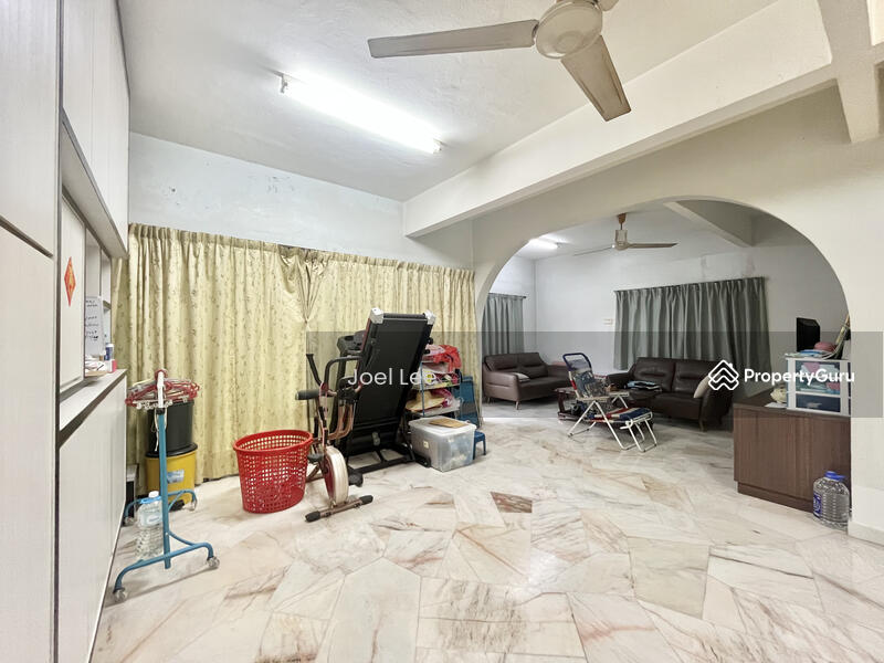 Living Room & Common Area