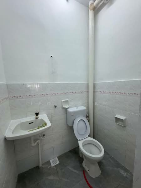 Jalan Santalia , Taman Flora Heights, Pasir Gudang untuk Untuk Dijual - RM 445,000, Feb 2026 - Bathroom - PropertyGuru.com.my