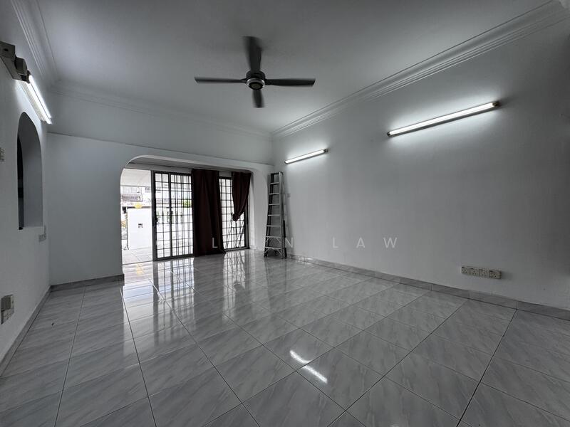 2-storey Terraced House for Sale in Damansara Jaya (Petaling Jaya) - Calvin Law - Living Room - PropertyGuru.com.my