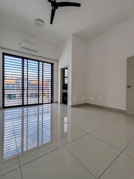 2-storey Terraced House for Rent in Telok Panglima Garang (Selangor) - Jeff Chong - Living Room - PropertyGuru.com.my