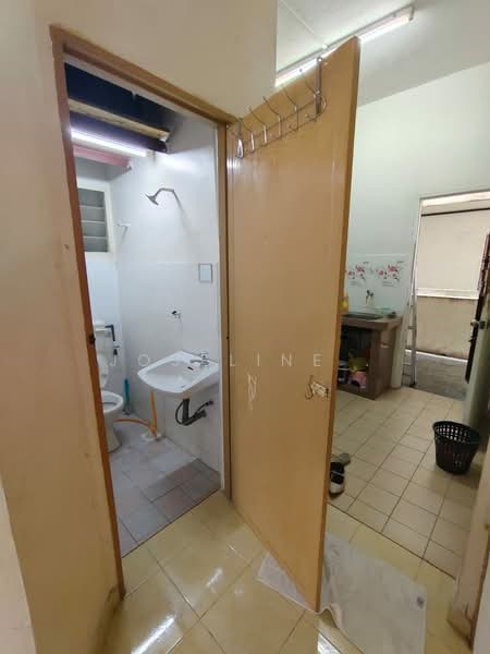 Rumah Flat untuk Dijual di Panorama Lapangan Perdana - Joseline . - Share toilet - PropertyGuru.com.my