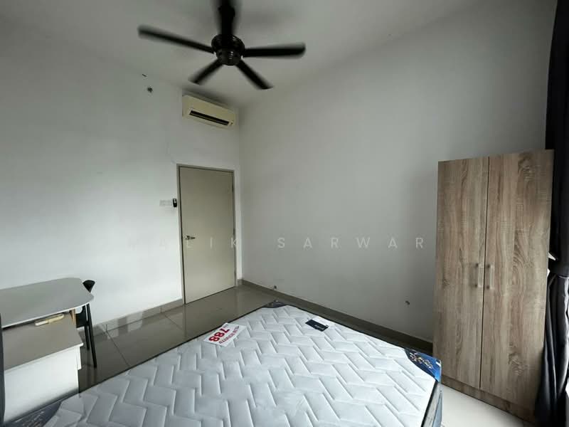 Condominium for Rent at Mutiara Ville - Malik Sarwar - Medium Room - PropertyGuru.com.my