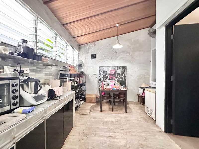 Semi-Detached House for Sale in Seksyen 6 (Bangi) - Eda Zainal - Kitchen - PropertyGuru.com.my