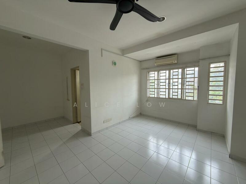 2-storey Terraced House for Sale in Rawang (Selangor) - Alice Low - Living Room - PropertyGuru.com.my