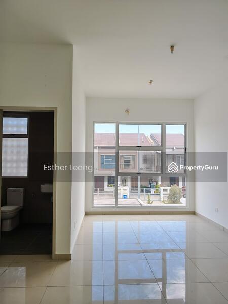 2-storey Terraced House for Sale in Bandar Rimbayu (Telok Panglima Garang) - Esther Leong - Living Room - PropertyGuru.com.my