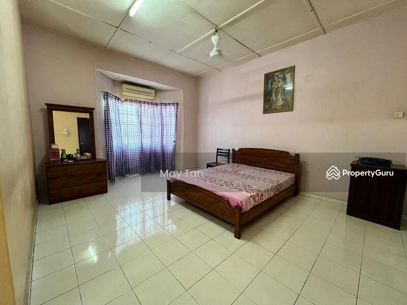 Rumah Teres 2 Tingkat untuk Dijual di Taman Bersatu (Kluang) - May Tan - Bedroom - PropertyGuru.com.my