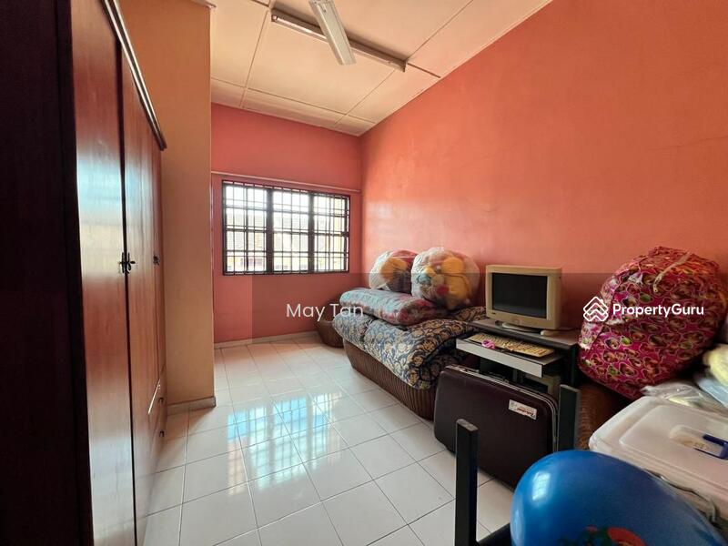 Rumah Teres 2 Tingkat untuk Dijual di Taman Bersatu (Kluang) - May Tan - Bedroom - PropertyGuru.com.my