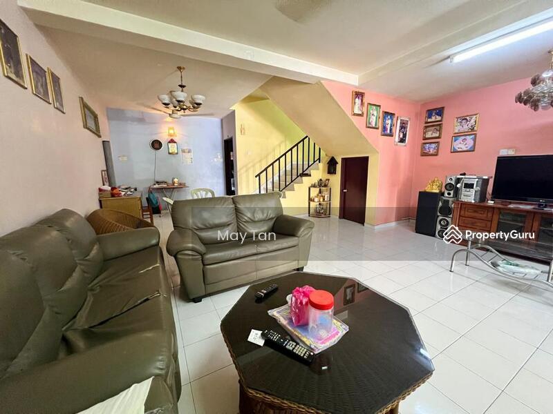 Rumah Teres 2 Tingkat untuk Dijual di Taman Bersatu (Kluang) - May Tan - Living Room - PropertyGuru.com.my